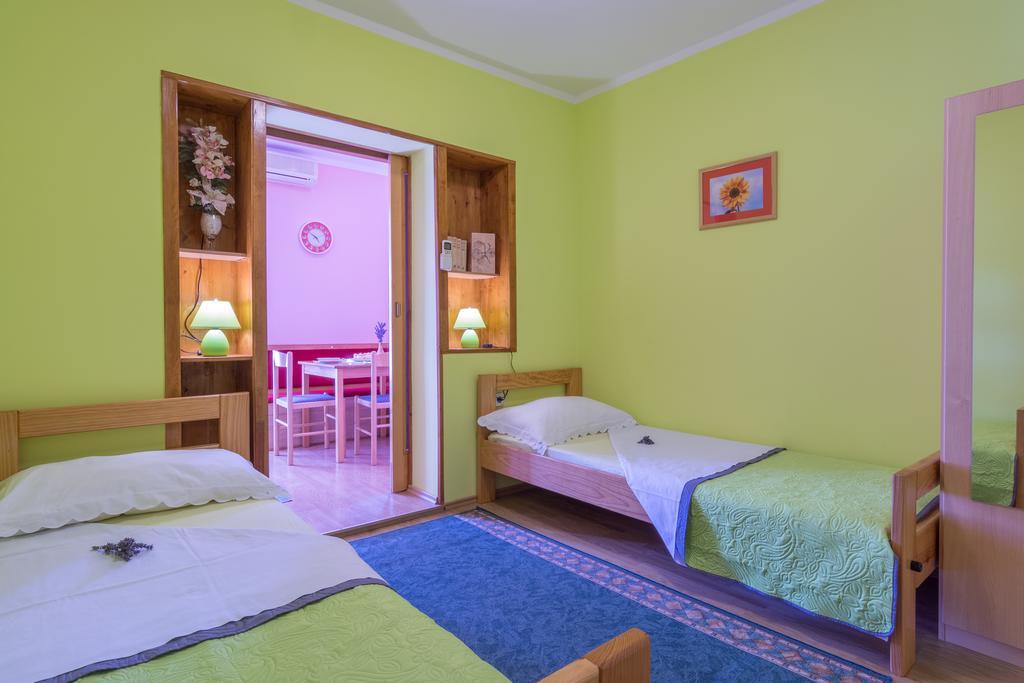Apartment Danica Maslenica Bagian luar foto